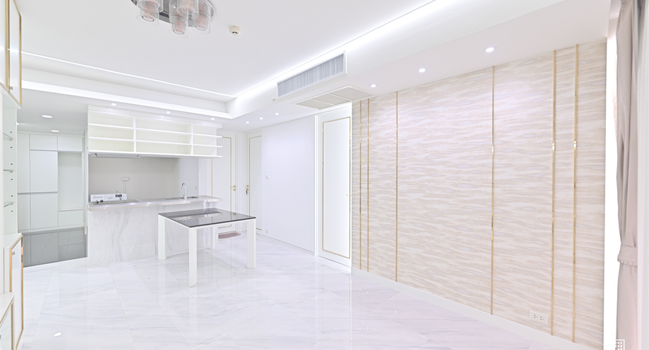 For rent 2 bedrooms condo in Watthana, Bangkok