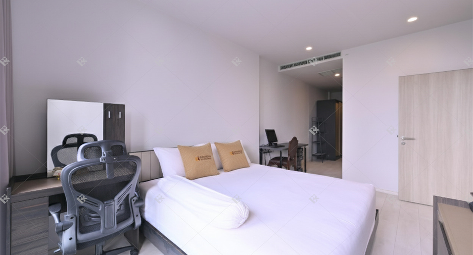 For rent 2 bedrooms condo in Pathum Wan, Bangkok