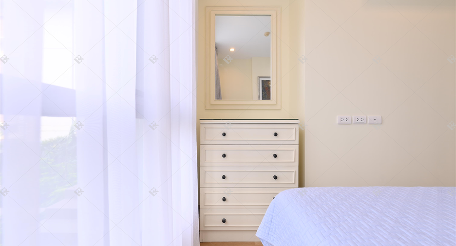 For rent 2 bedrooms condo in Phra Khanong, Bangkok