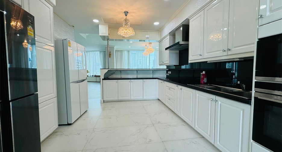 Condo en alquiler de 4 habitaciones en Watthana, Bangkok