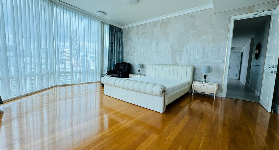 Condo en alquiler de 4 habitaciones en Watthana, Bangkok