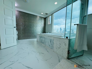 For rent 4 ベッドルーム condo in Watthana, Bangkok