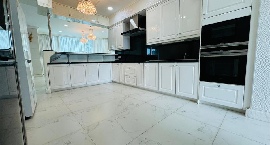 Condo en alquiler de 4 habitaciones en Watthana, Bangkok
