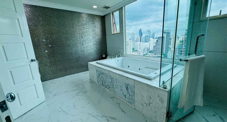 Condo en alquiler de 4 habitaciones en Watthana, Bangkok