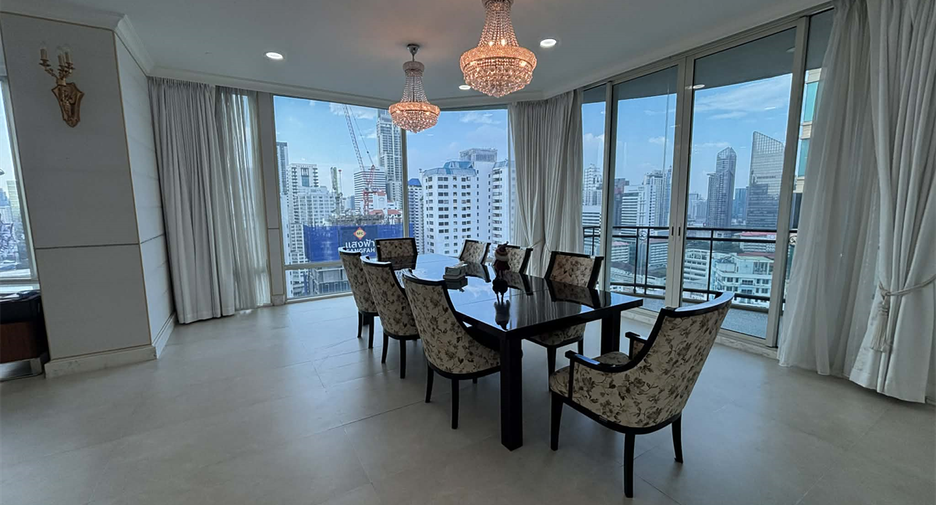 Condo en alquiler de 4 habitaciones en Watthana, Bangkok