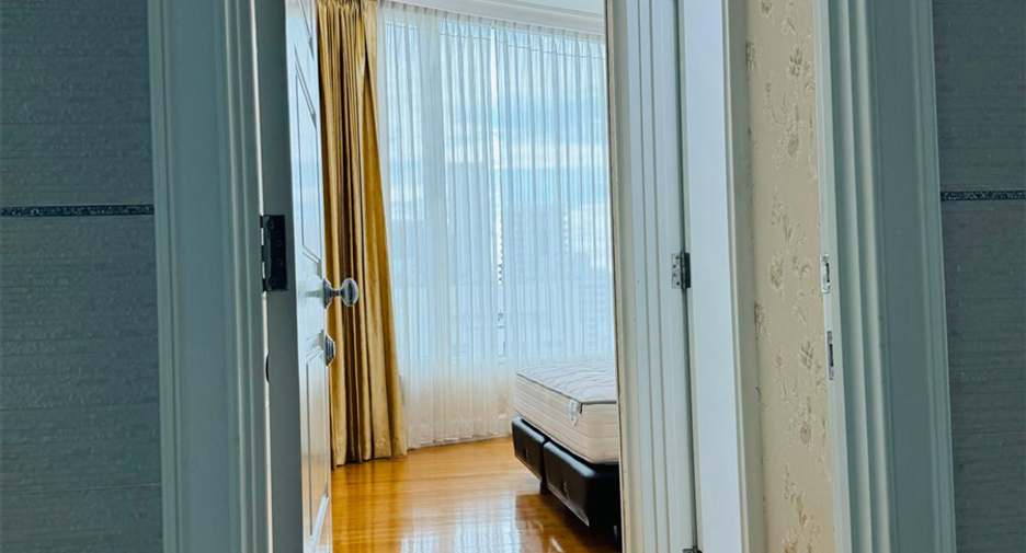 Condo en alquiler de 4 habitaciones en Watthana, Bangkok