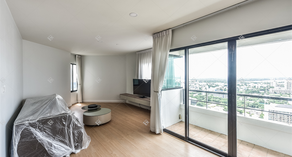 Condo en alquiler de 3 habitaciones en Sathon, Bangkok