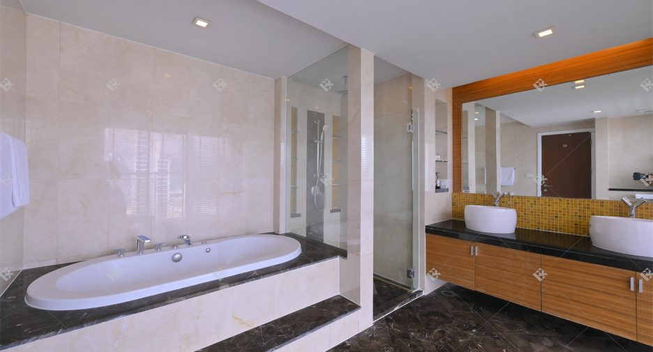 Wohnung zur Miete mit 3 Zimmer in Pathum Wan, Bangkok