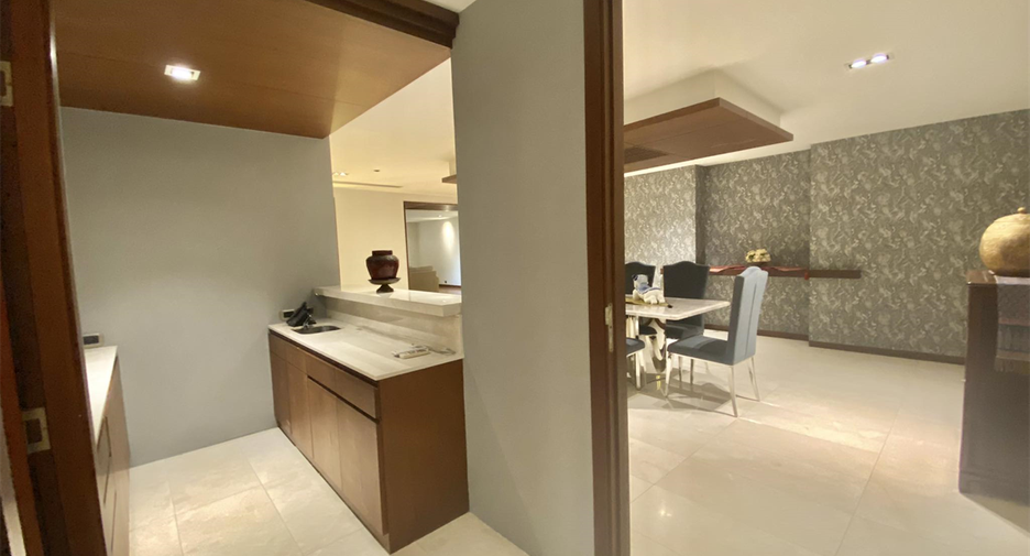 For rent 3 bedrooms condo in Watthana, Bangkok