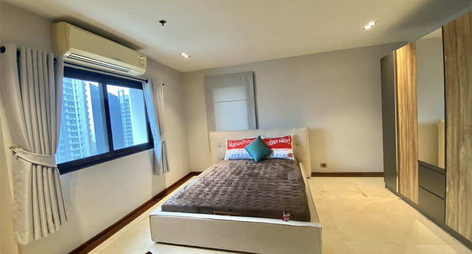 For rent 3 bedrooms condo in Watthana, Bangkok