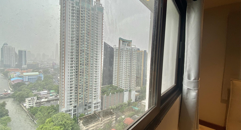 For rent 3 bedrooms condo in Watthana, Bangkok