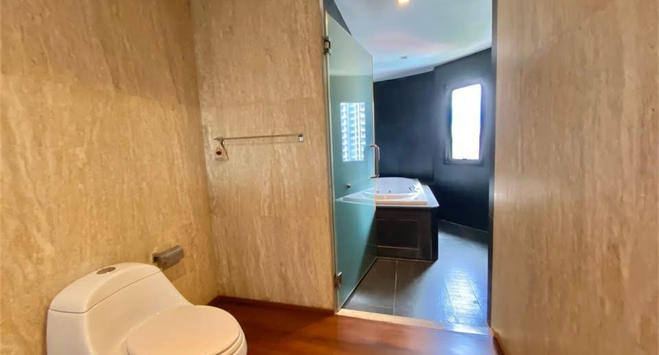 For rent 3 bedrooms condo in Watthana, Bangkok