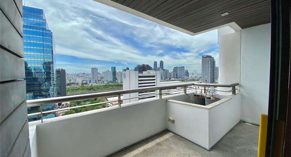 For rent 3 bedrooms condo in Watthana, Bangkok