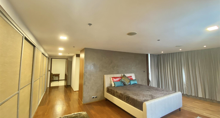 For rent 3 bedrooms condo in Watthana, Bangkok
