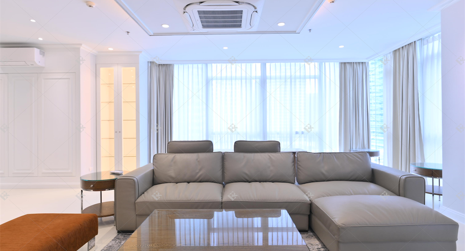For rent 3 bedrooms condo in Pathum Wan, Bangkok