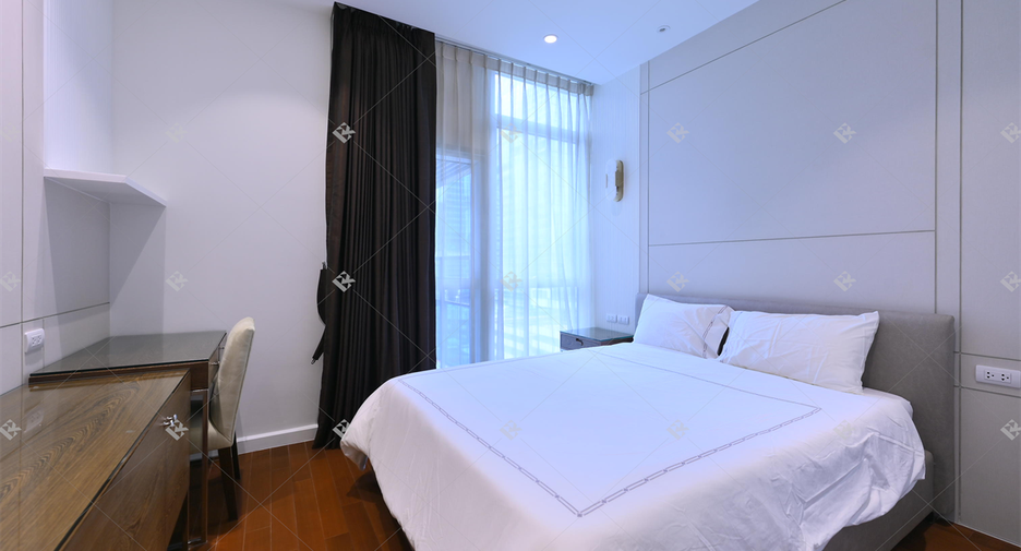 For rent 3 bedrooms condo in Pathum Wan, Bangkok