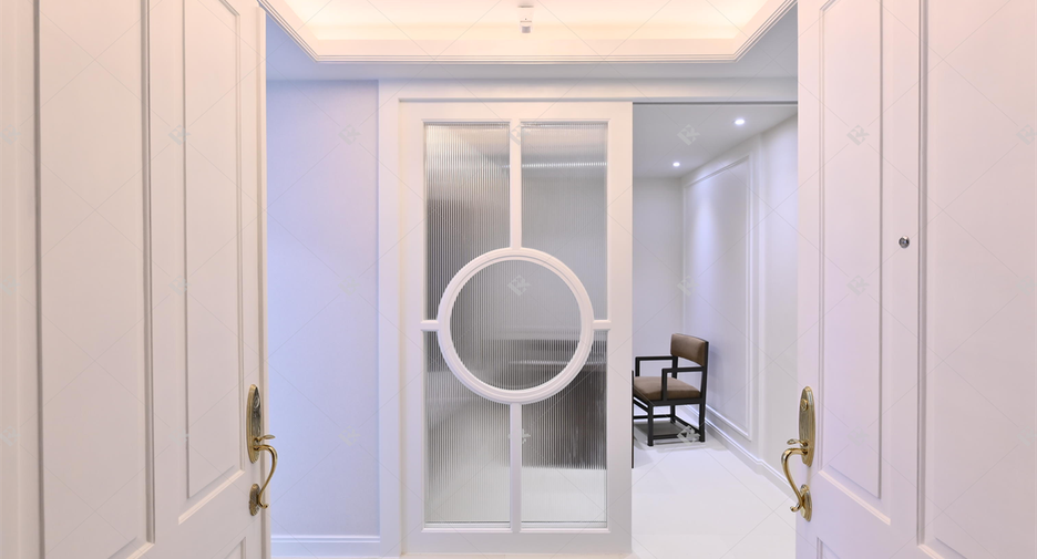 For rent 3 bedrooms condo in Pathum Wan, Bangkok