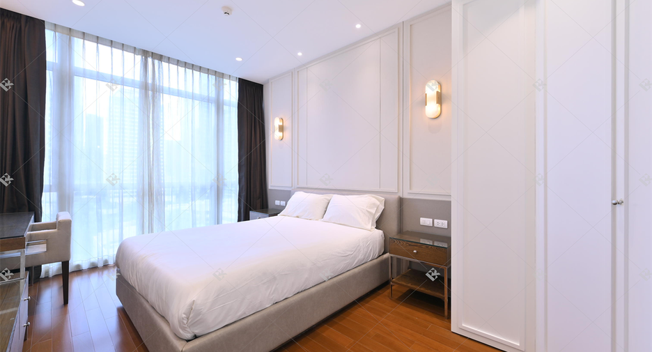 For rent 3 bedrooms condo in Pathum Wan, Bangkok