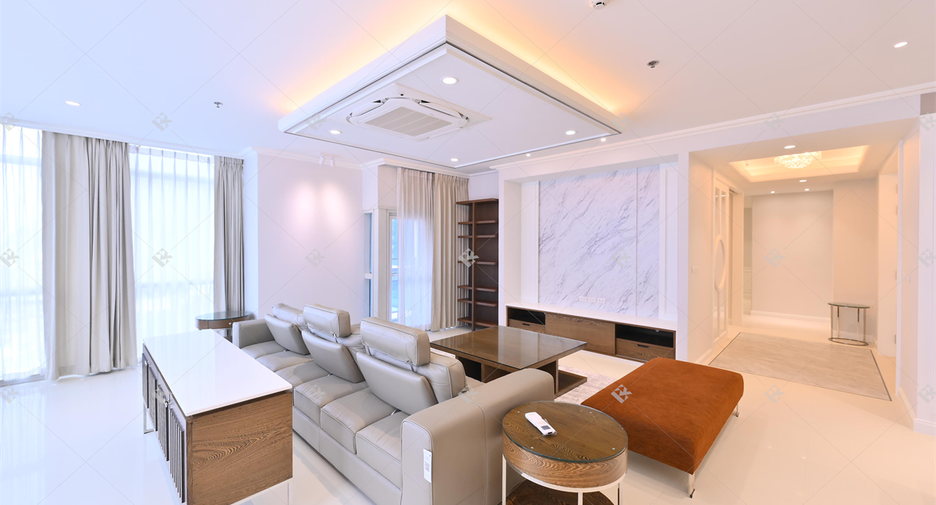 For rent 3 bedrooms condo in Pathum Wan, Bangkok