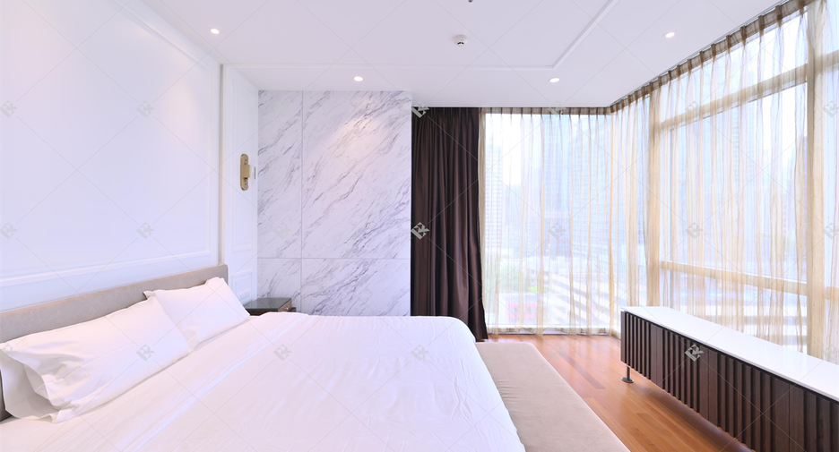 For rent 3 bedrooms condo in Pathum Wan, Bangkok