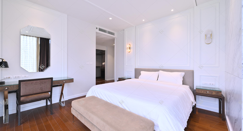 For rent 3 bedrooms condo in Pathum Wan, Bangkok