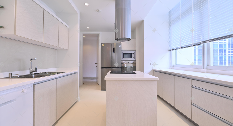 For rent 3 bedrooms condo in Pathum Wan, Bangkok