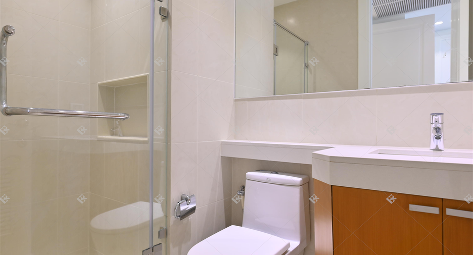 For rent 3 bedrooms condo in Pathum Wan, Bangkok