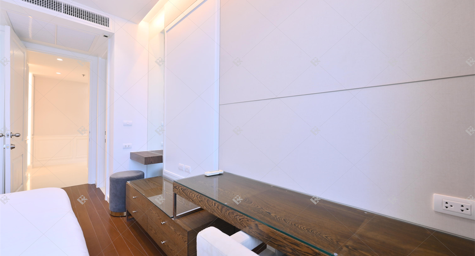 For rent 3 bedrooms condo in Pathum Wan, Bangkok