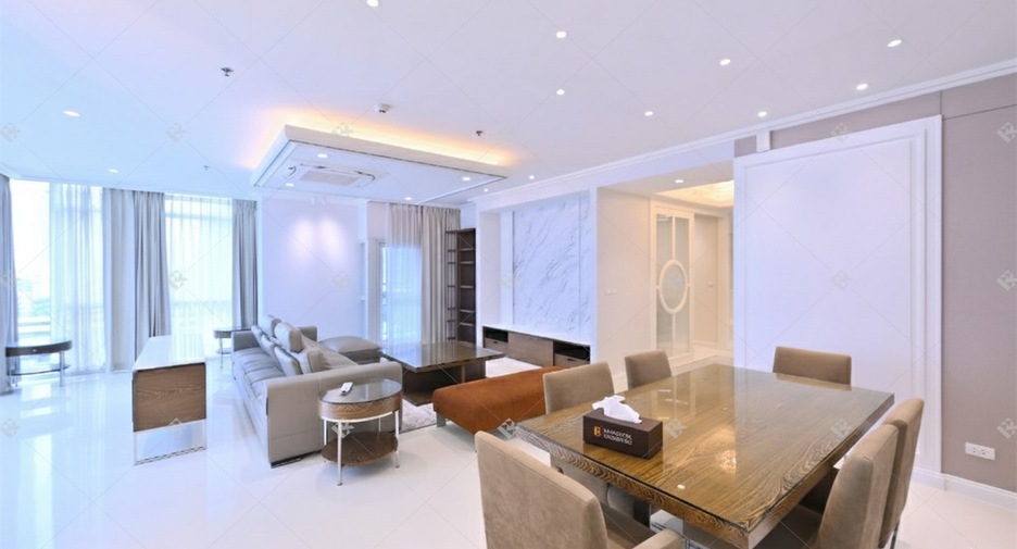 For rent 3 bedrooms condo in Pathum Wan, Bangkok