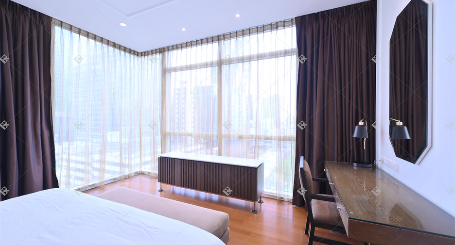 For rent 3 bedrooms condo in Pathum Wan, Bangkok