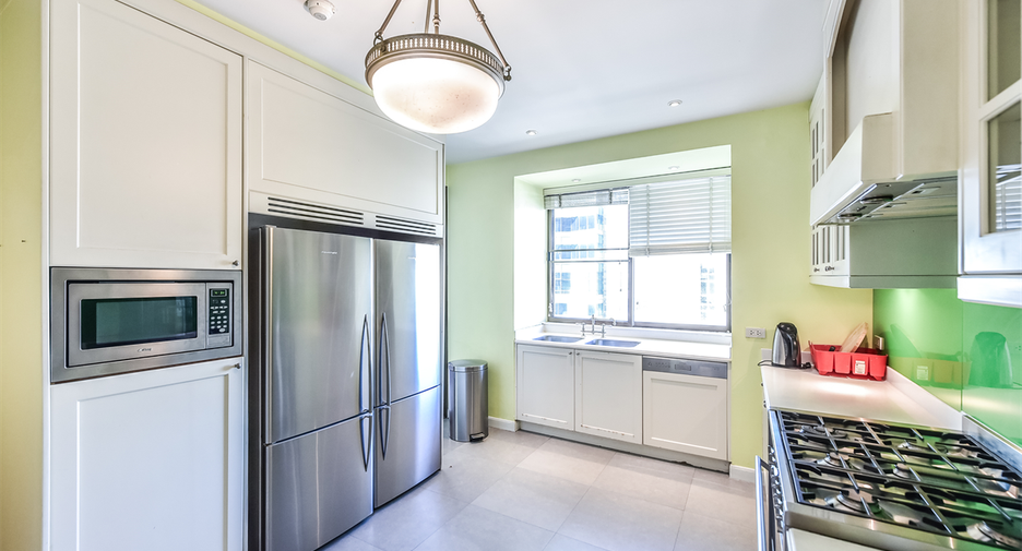 For rent 3 bedrooms condo in Pathum Wan, Bangkok