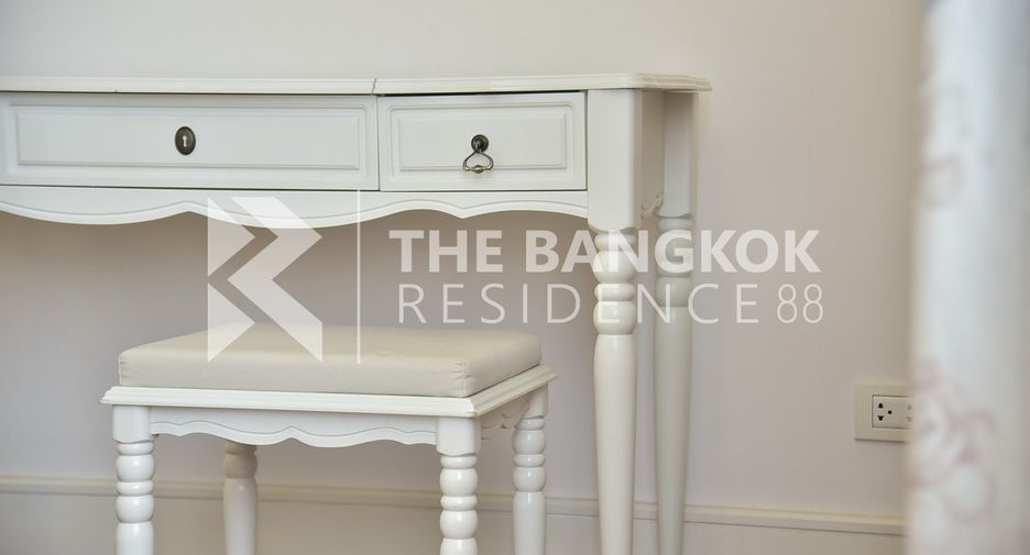 For rent 2 bedrooms condo in Khlong Toei, Bangkok