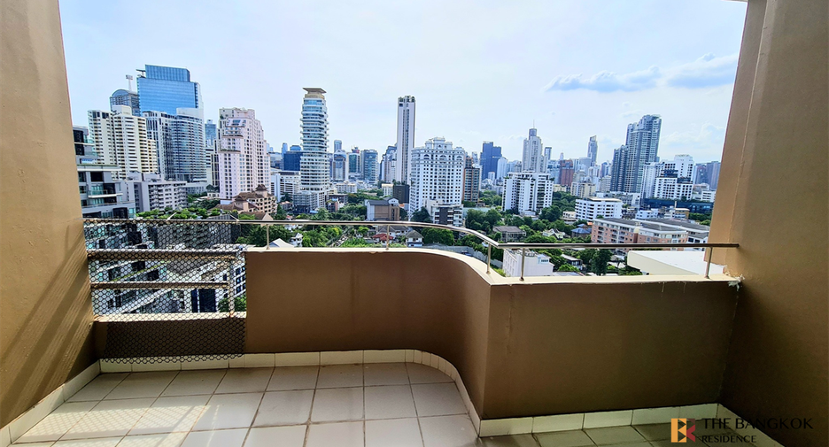 For rent 3 bedrooms condo in Watthana, Bangkok