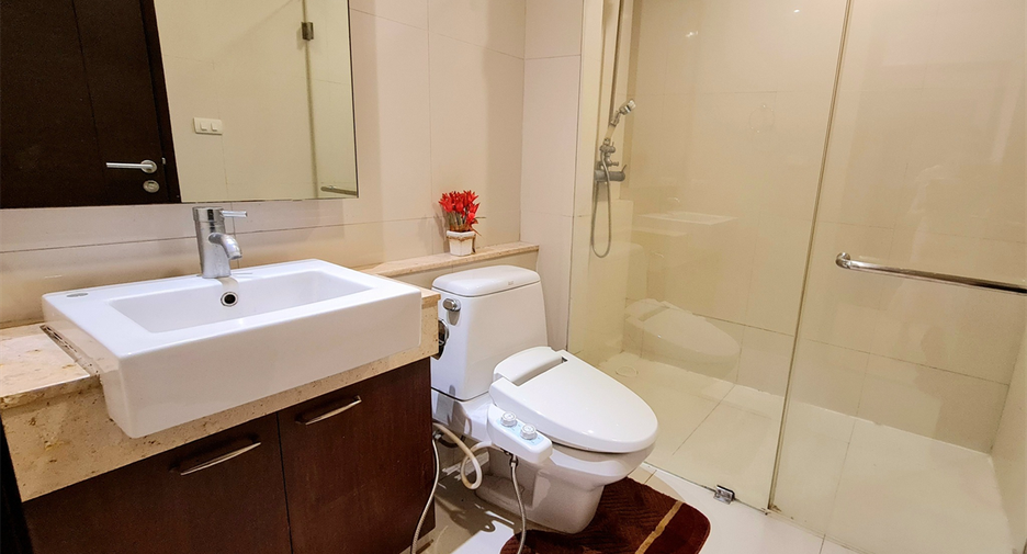 À louer 2 chambres condo à Watthana, Bangkok