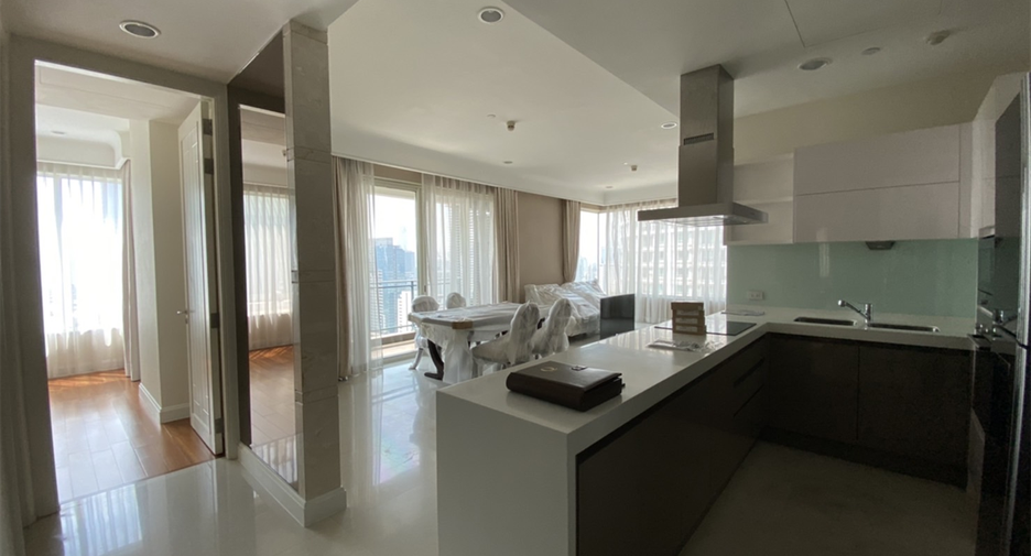 For rent 3 bedrooms condo in Pathum Wan, Bangkok