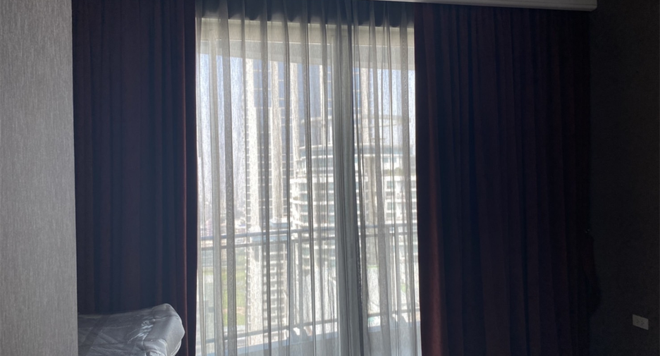 For rent 3 bedrooms condo in Pathum Wan, Bangkok