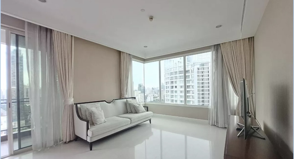 For rent 3 bedrooms condo in Pathum Wan, Bangkok