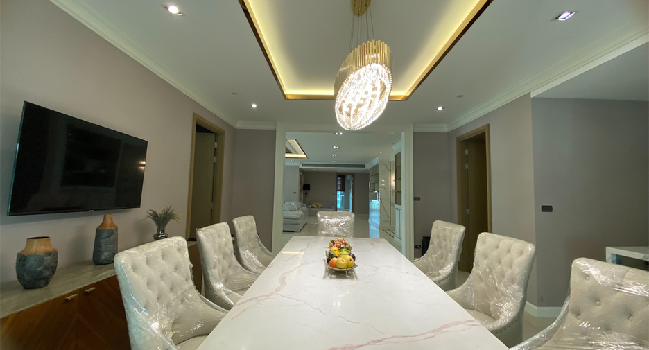 Condo en alquiler de 4 habitaciones en Khlong Toei, Bangkok