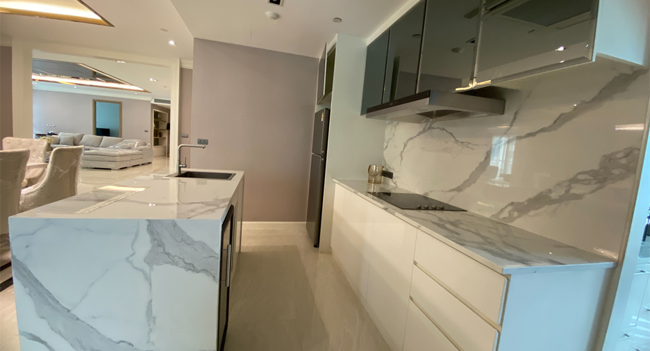 Condo en alquiler de 4 habitaciones en Khlong Toei, Bangkok