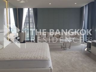 For rent 3 bedrooms condo in Pathum Wan, Bangkok