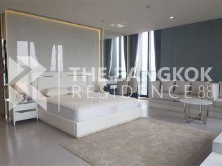 For rent 3 bedrooms condo in Pathum Wan, Bangkok