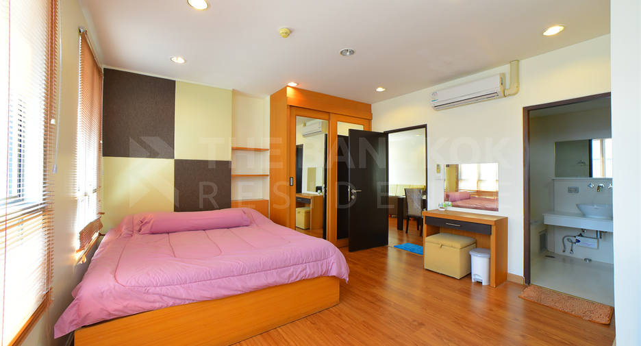 For rent 2 bedrooms condo in Khlong Toei, Bangkok