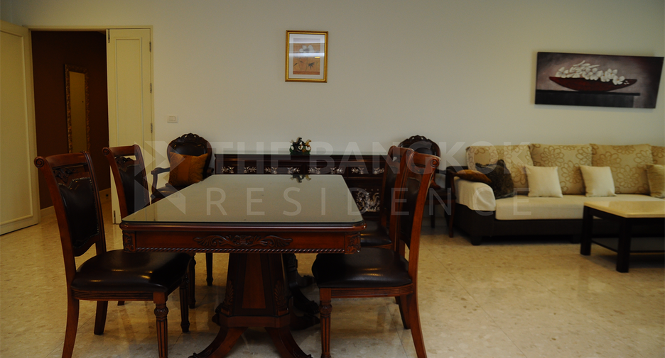 Condo en alquiler de 3 habitaciones en Khlong Toei, Bangkok