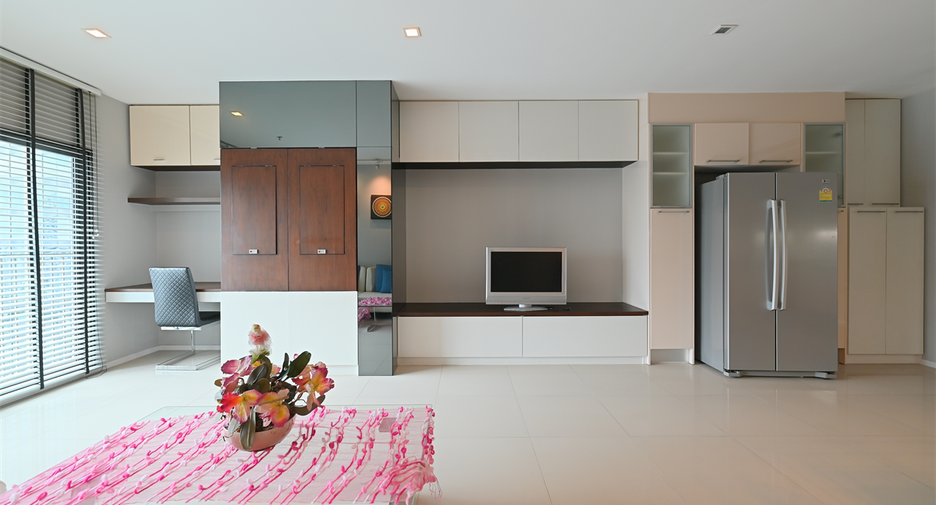 For rent 2 bedrooms condo in Khlong Toei, Bangkok