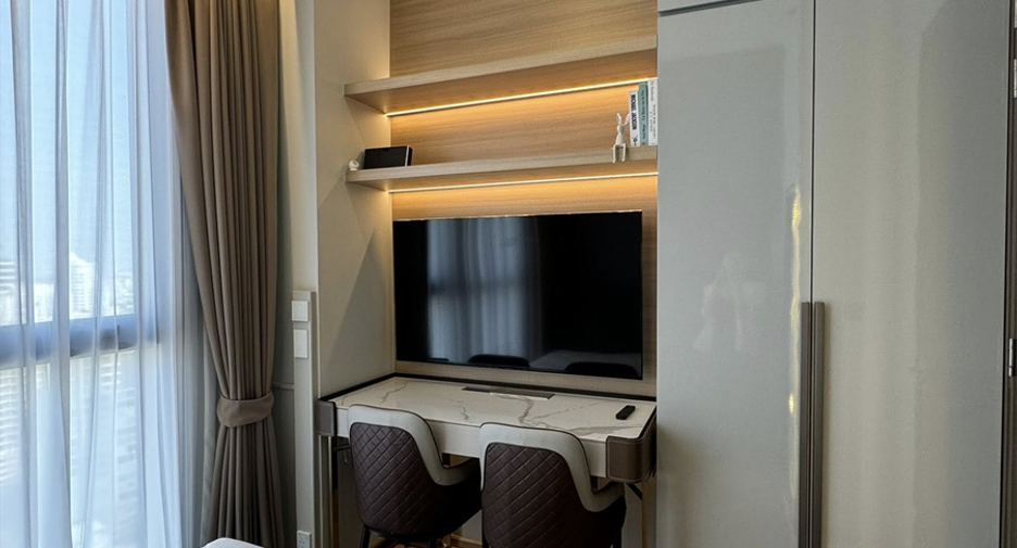 For rent 2 bedrooms condo in Watthana, Bangkok