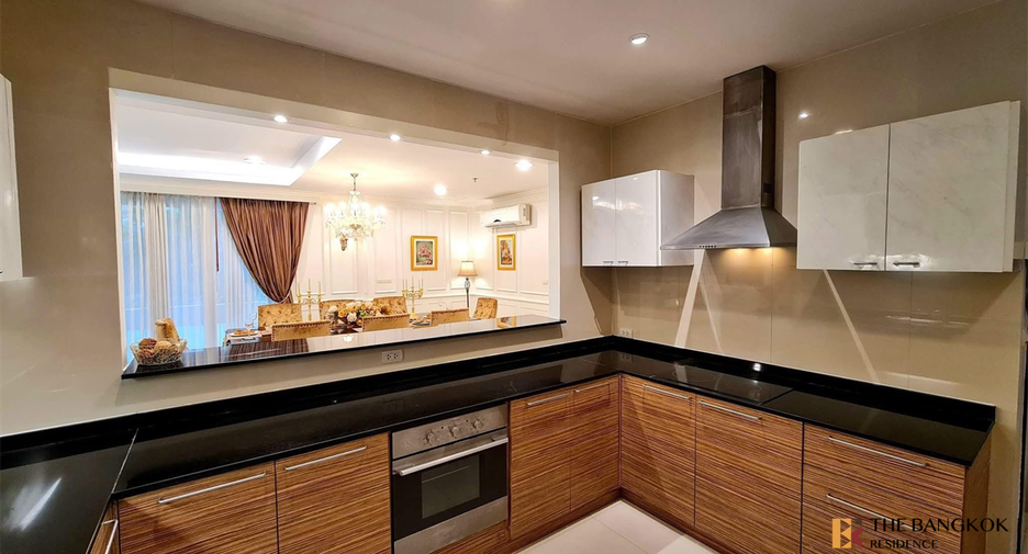 For rent 4 bedrooms condo in Watthana, Bangkok