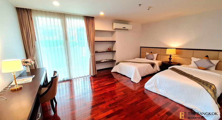 For rent 4 bedrooms condo in Watthana, Bangkok
