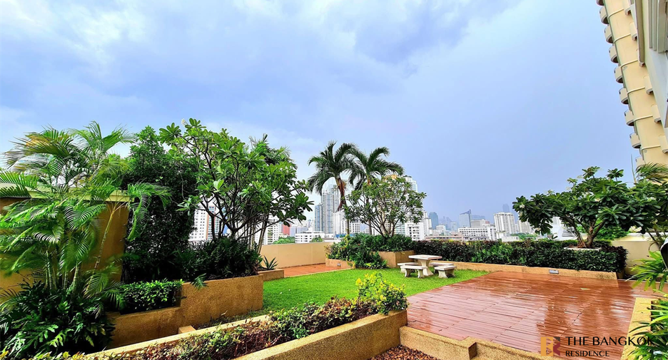 For rent 4 bedrooms condo in Watthana, Bangkok