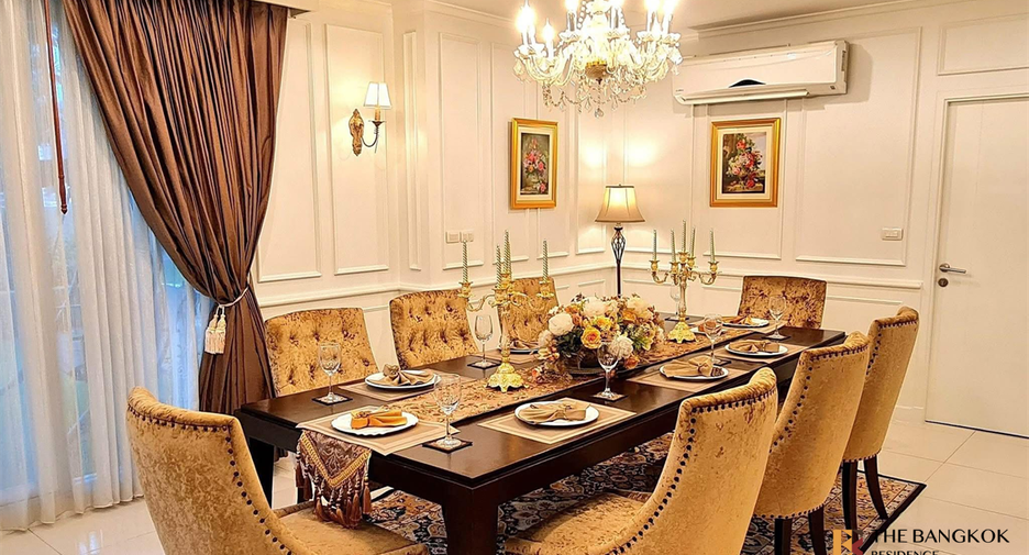 For rent 4 bedrooms condo in Watthana, Bangkok