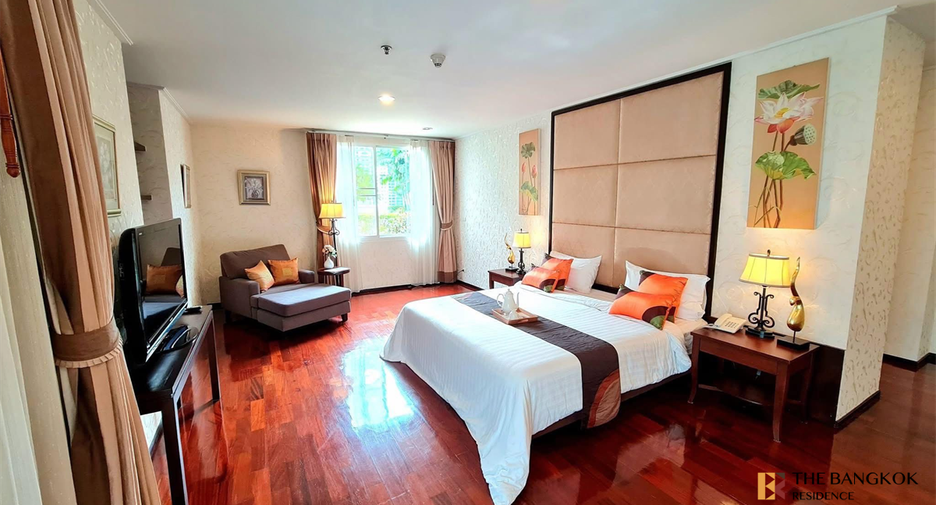 For rent 4 bedrooms condo in Watthana, Bangkok